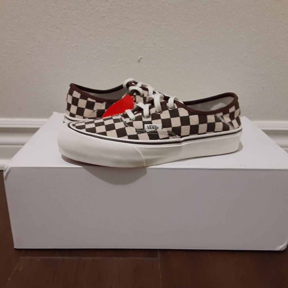 Vans - Picture 1 of 4